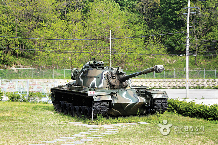 평화전망대 앞에 전시된 탱크