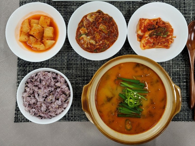 Hanobaek-nyeon Chueotang