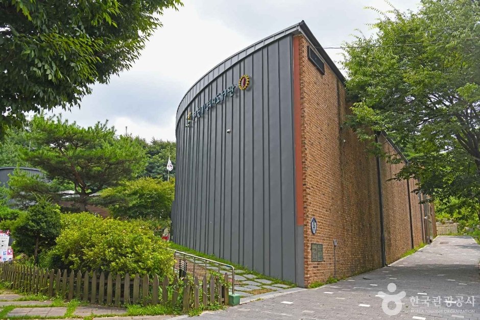堤川奇跡の図書館