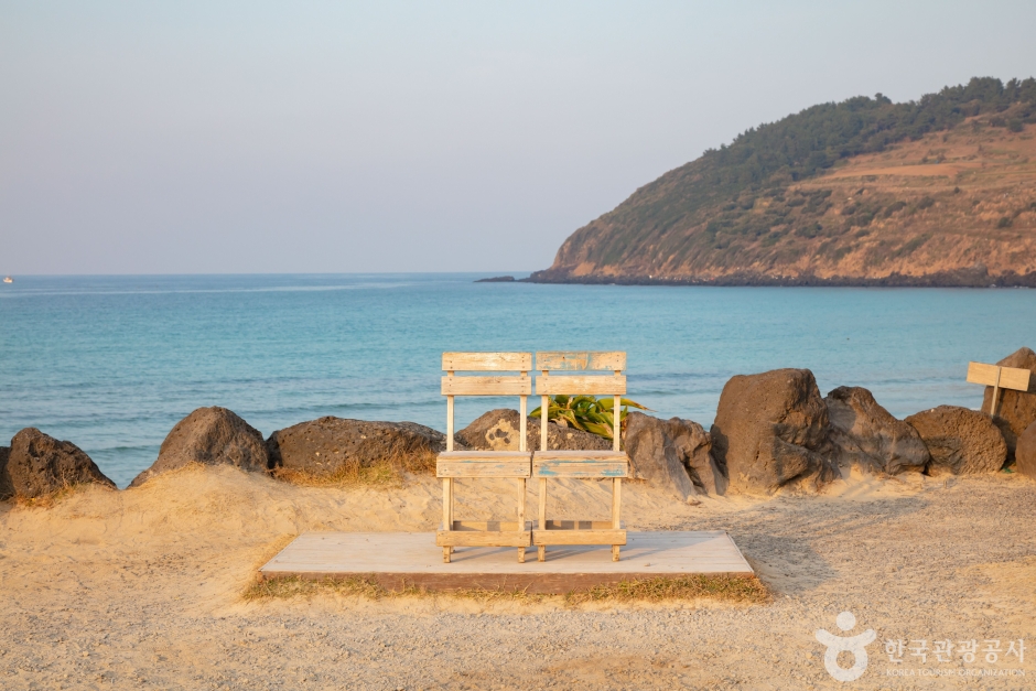 咸德犀牛峰海边 (咸德海水浴场)
