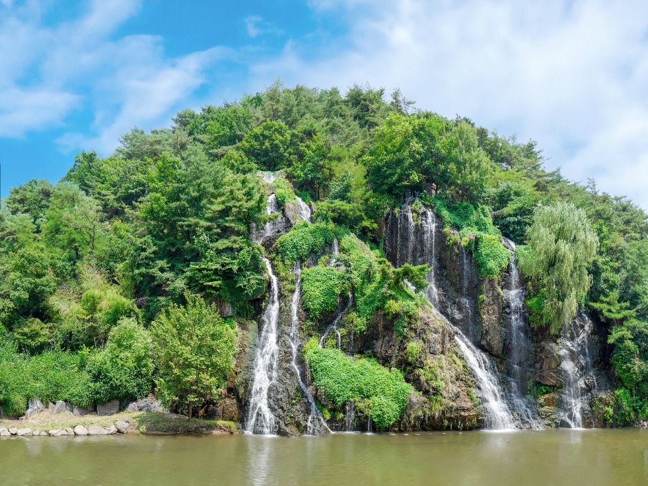 Hongje Falls