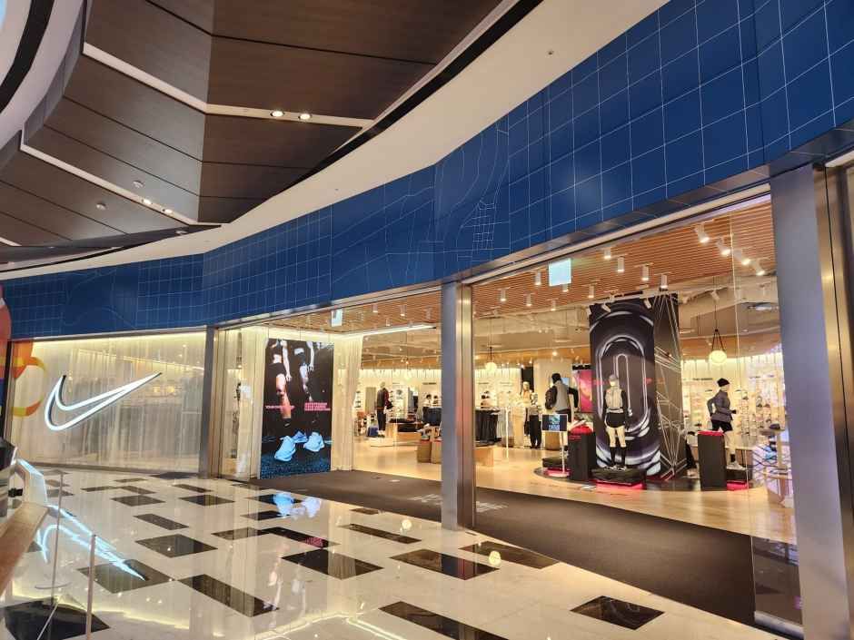 NIKE BY IFC