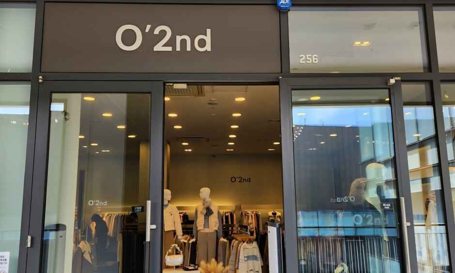 Ozsecond 现代高级奥特莱斯松岛店