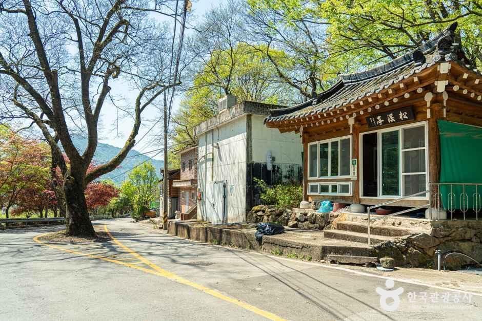 Songjeong Village
