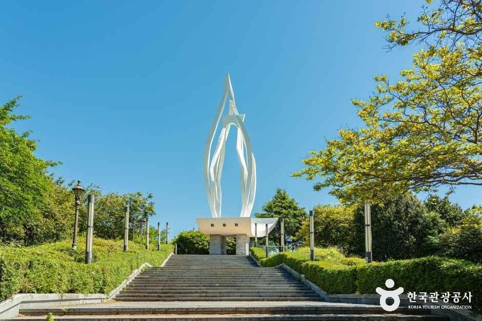 월명공원 - 전북특별자치도 군산시 월명공원1길 26 관광 명소