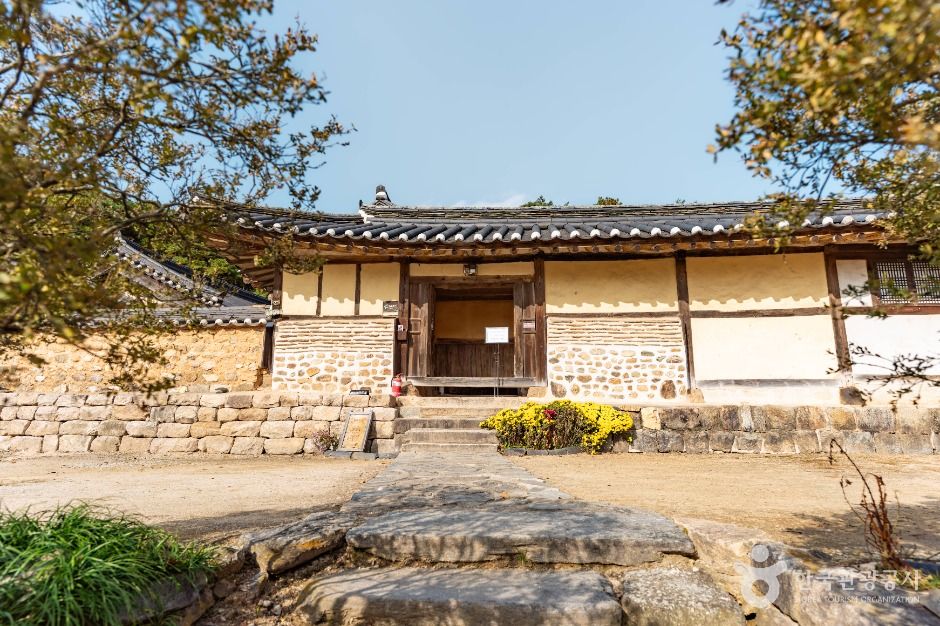 Nonsan Myeongjae House