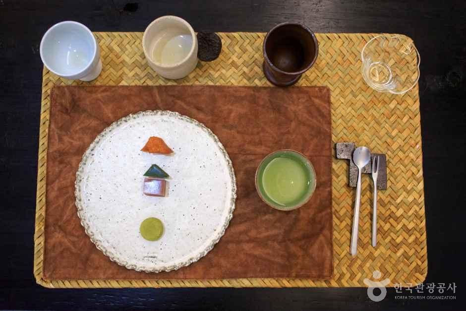 Imbued with the Taste and Elegance of Jeju