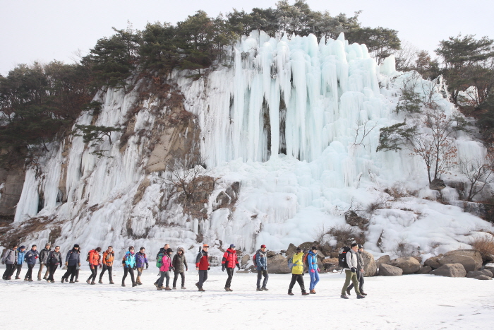 Cheorwon Hantangang River Ice Trekking Festival 