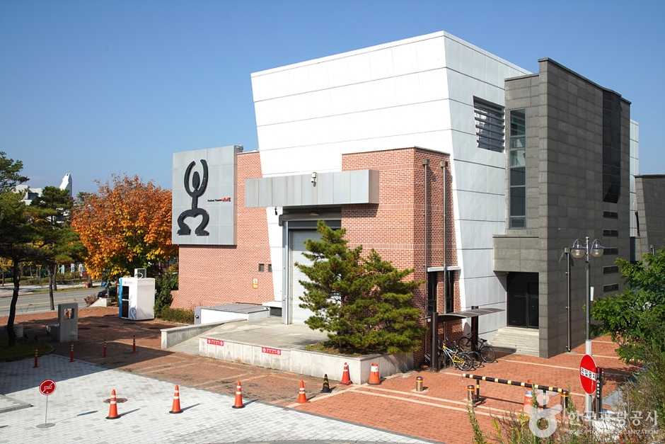 春川文化芸術会館