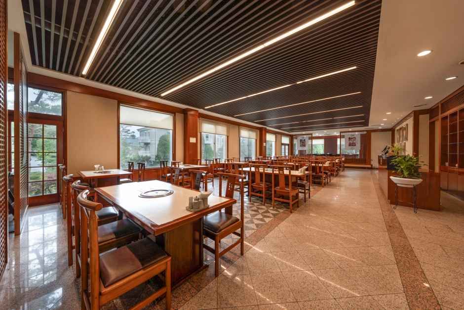 양평_더 힐하우스 양평_레스토랑 (4).jpg