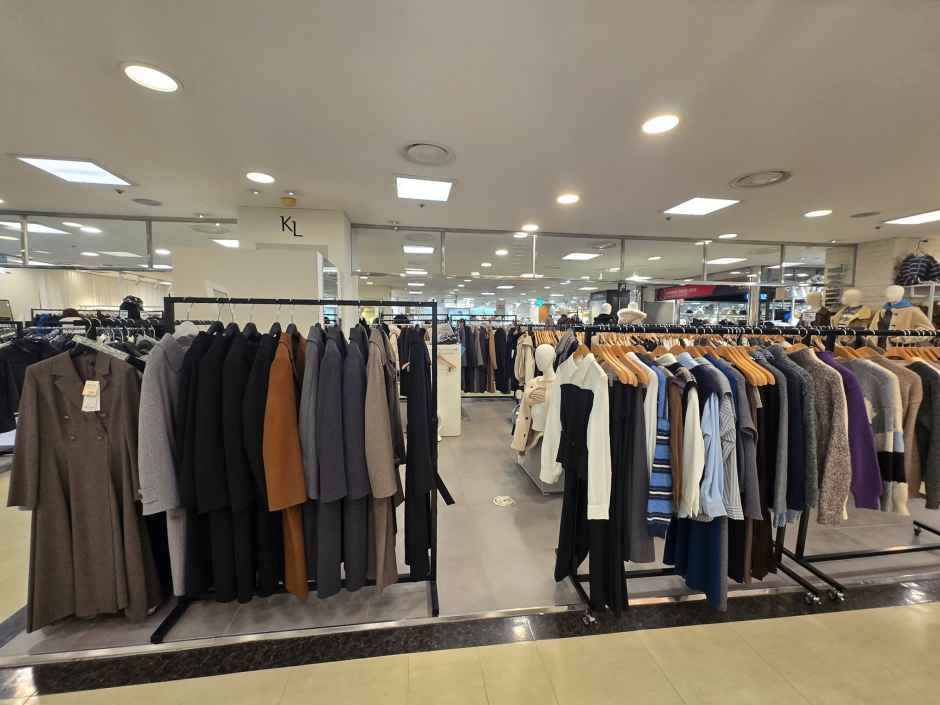 Newcore Factory Outlet Cheonho Branch [Tax Refund Shop]