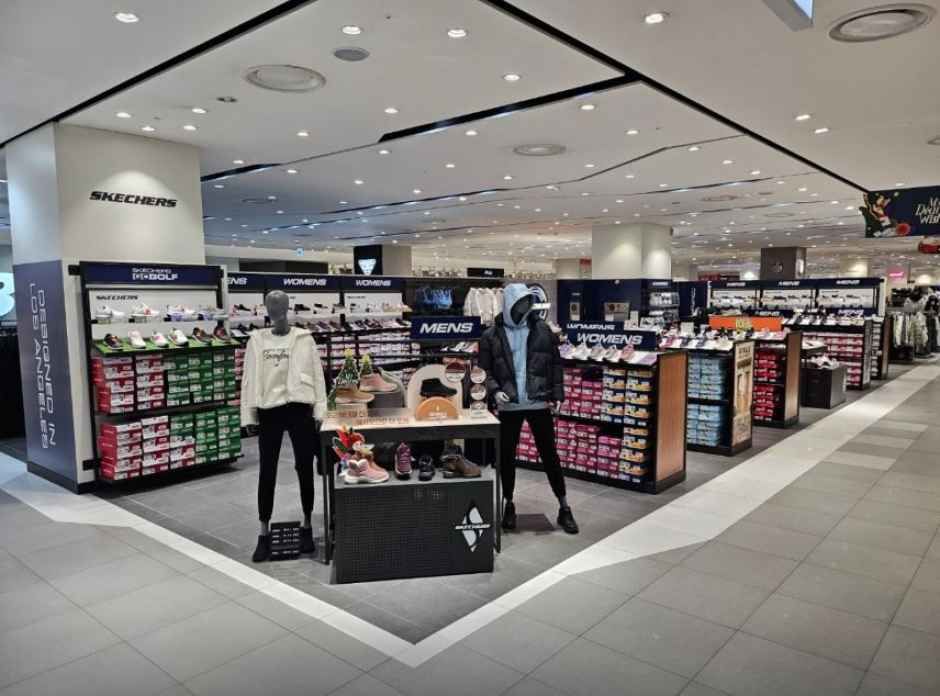 [事後免税店] SKECHERS（スケッチャーズ）・ロッテアウトレットテグ（大邱）店(스케쳐스 롯데아울렛 대구율하점)