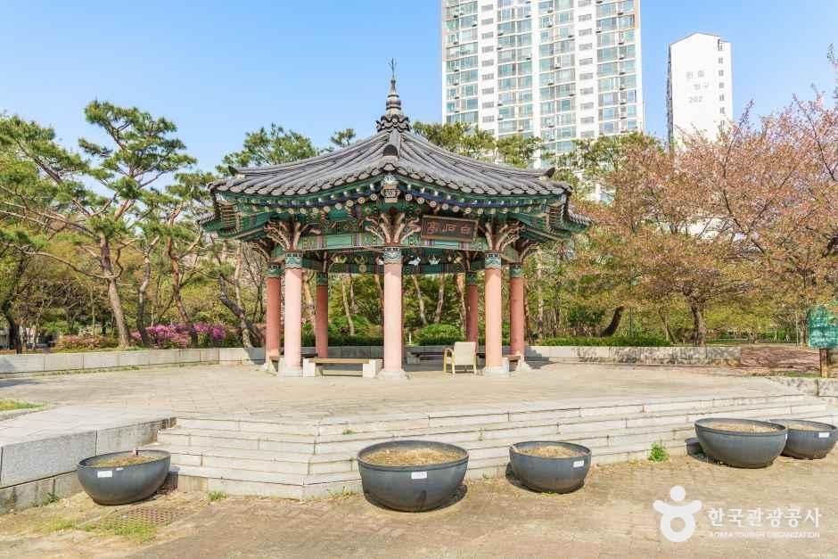 알미공원 - 경기도 고양시 일산동구 중앙로 1087-2 (백석동) 관광 명소