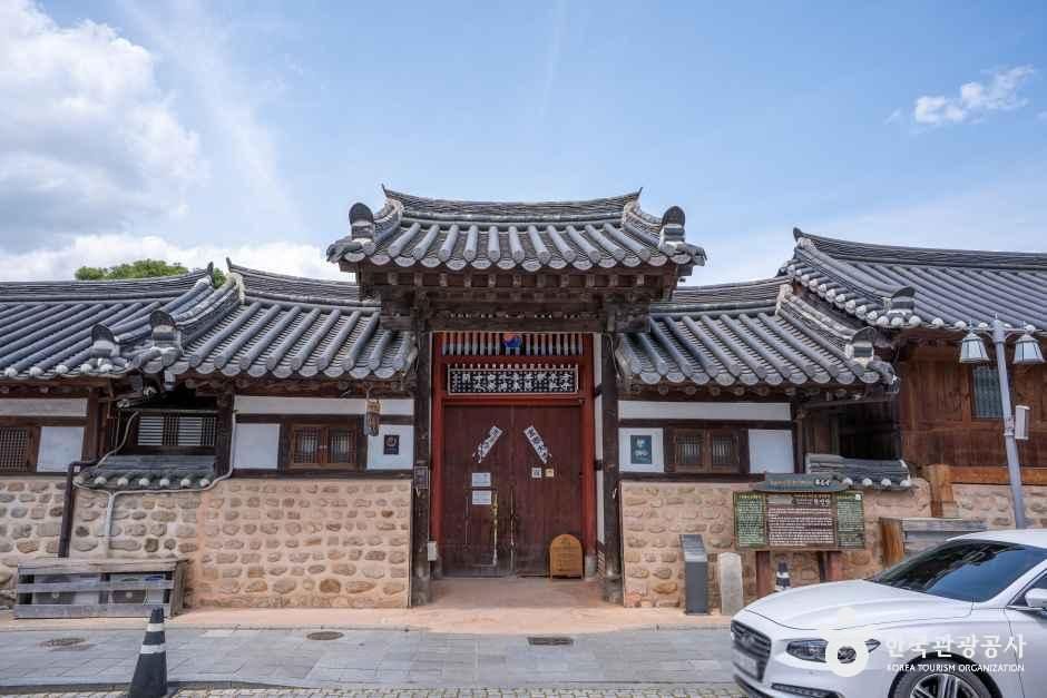 학인당