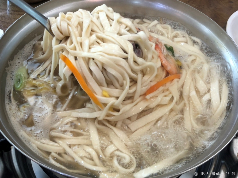 長寿紅杵即席刀切麺