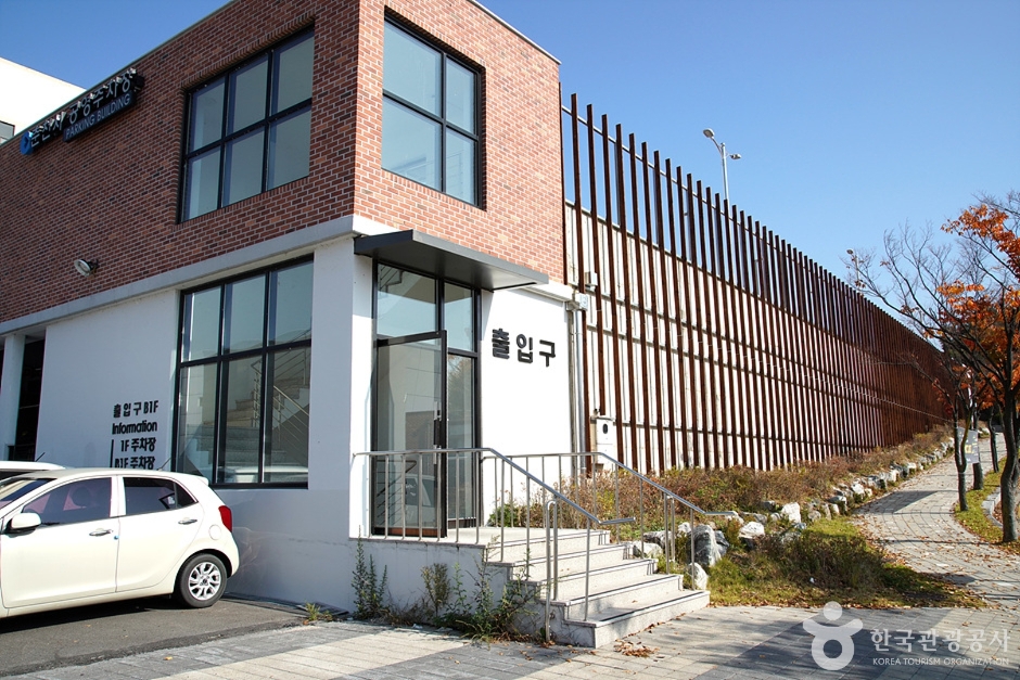 Centro Cultural de Chuncheon (춘천문화예술회관)