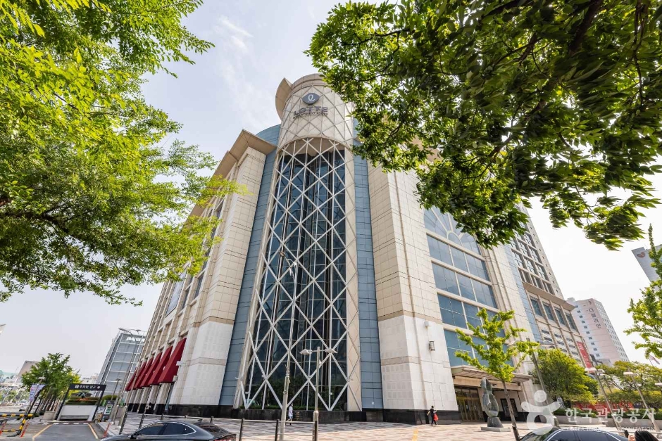 Lotte Department Store Ulsan Branch 1