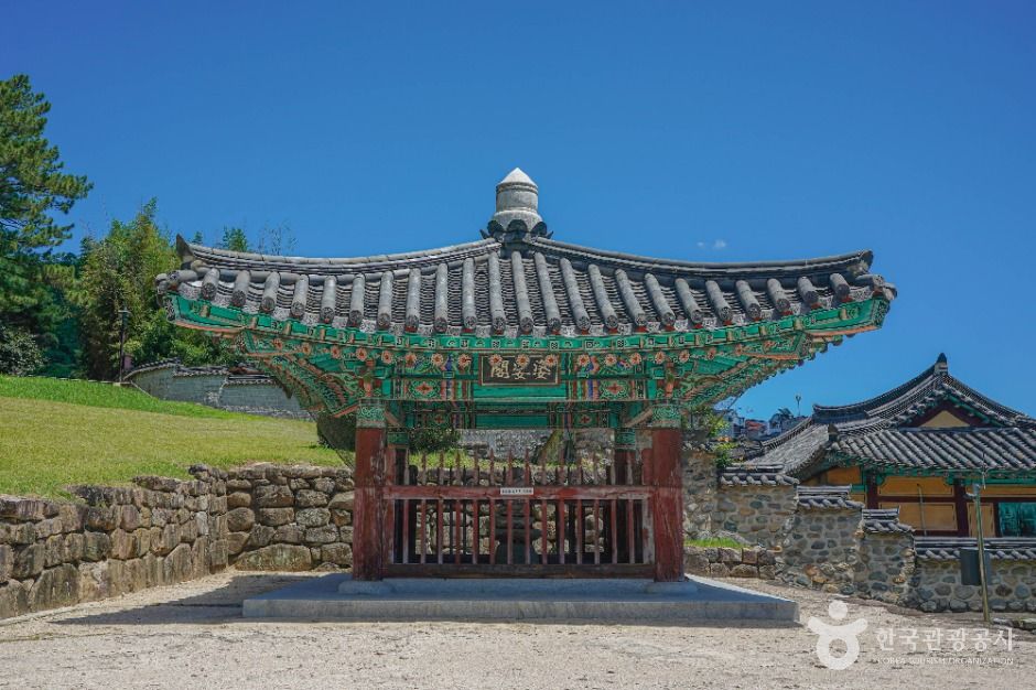 婆娑石塔