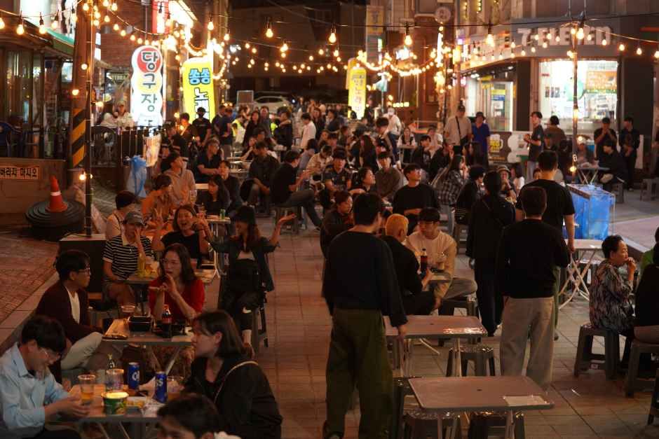 欢迎来到新馆洞