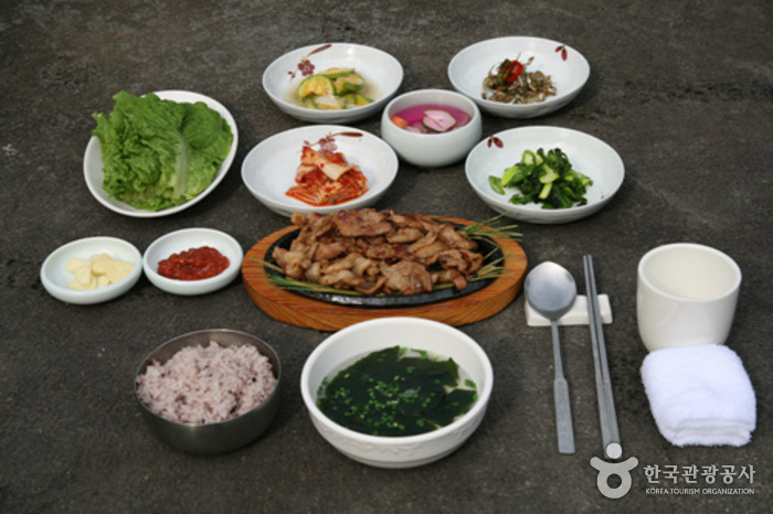 トルハルバン食堂