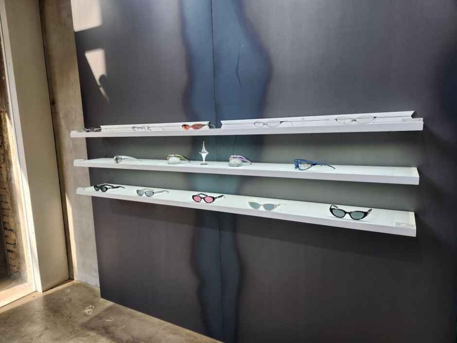 젠틀몬스터 홍대 플래그십스토어