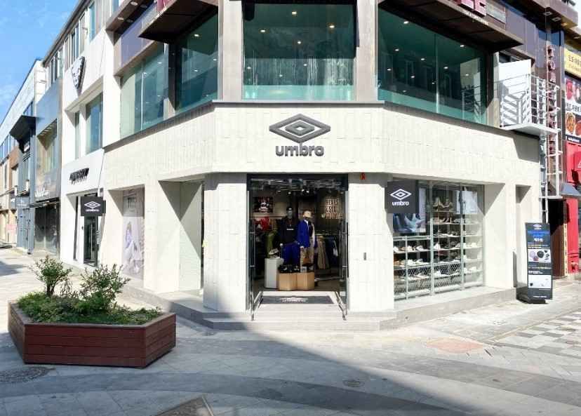 [事後免税店]UMBRO（アンブロ）・チェジュ（済州）店