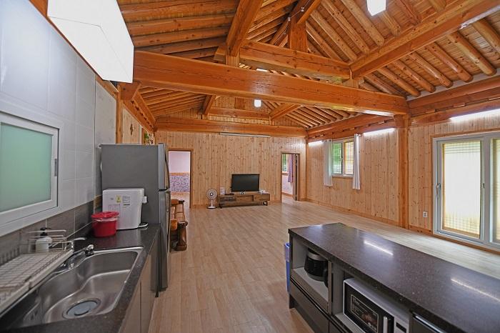 Yerang, One Day in Hanok_Huidamjeon Hall