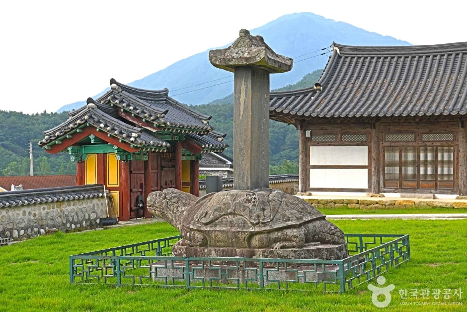 遼東伯金應河将軍墓碑