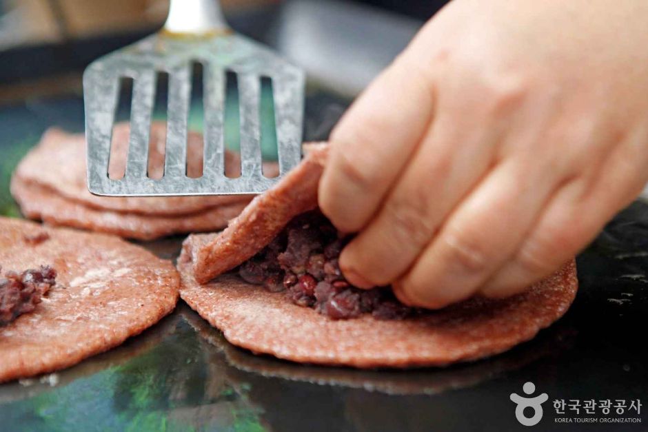 Delicious Susubukkumi (pan-fried millet rice cake) from Jeongseon Arirang Market