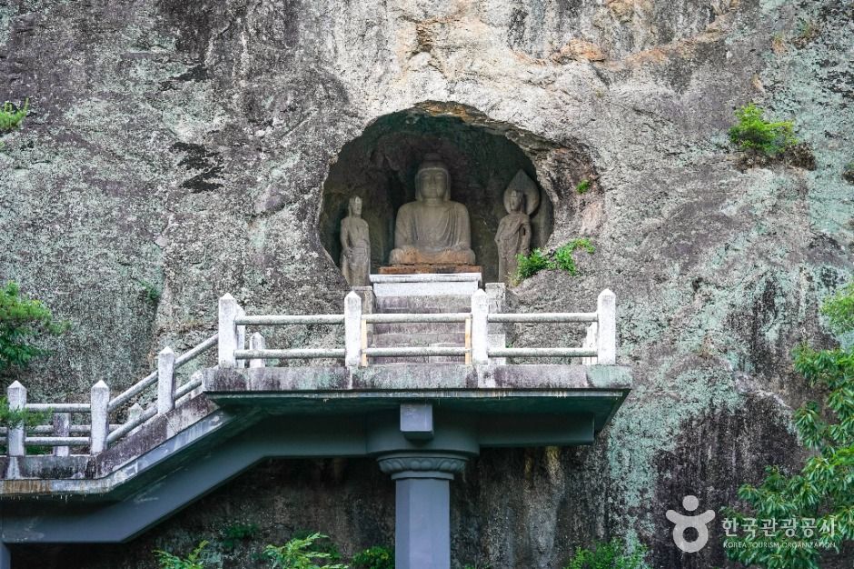 Gunwi Amitabha Triad Stone Grotto