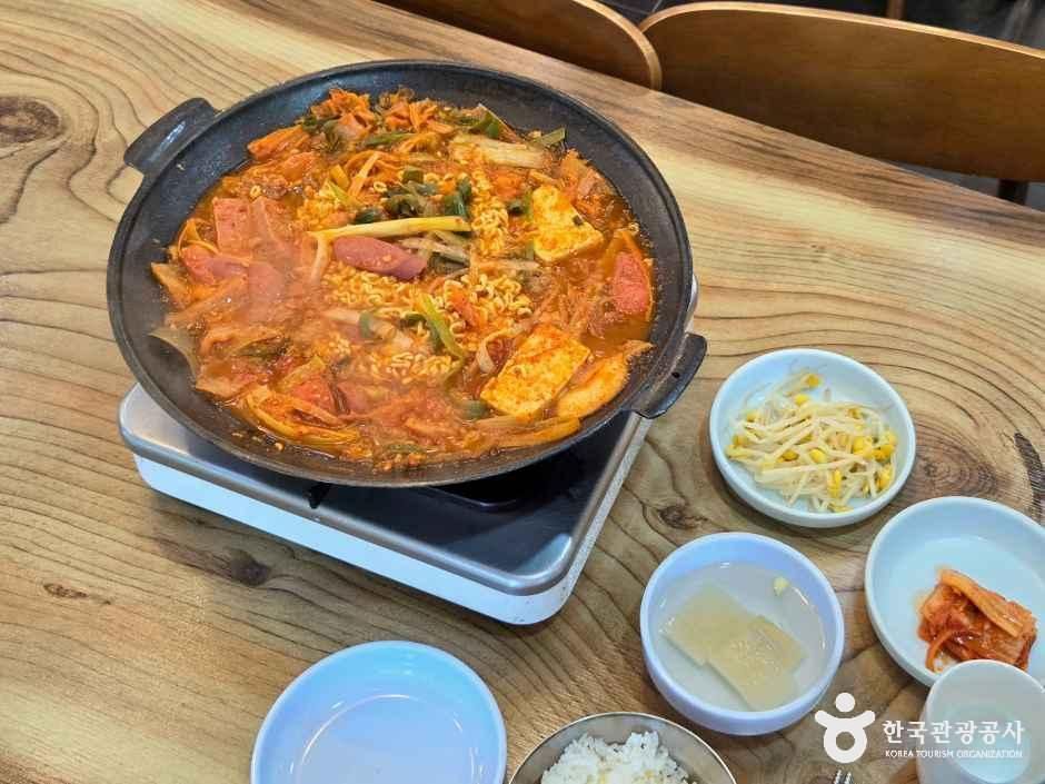 의정부명물부대찌개본점