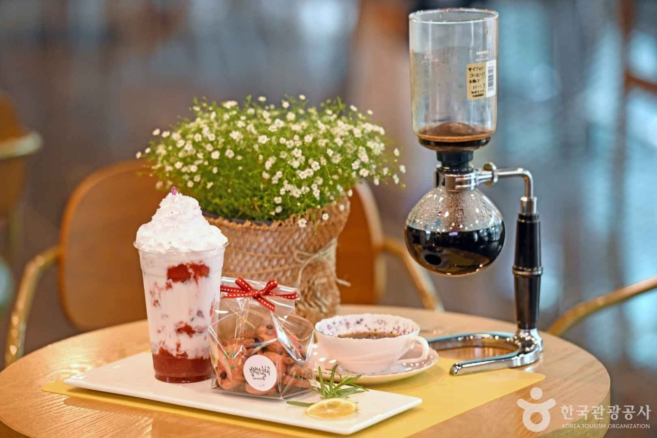 咖啡馆 芳林别曲