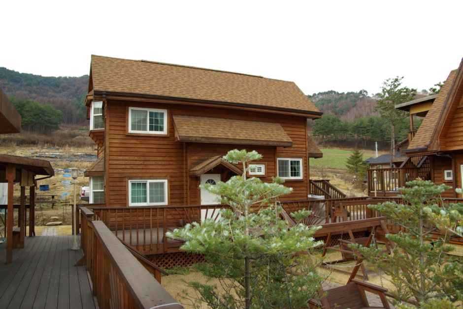 평창_펜션리운산장_외부전경 (5).jpg