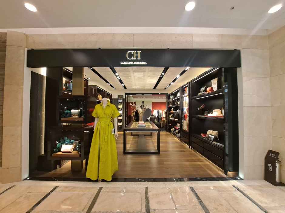 CH Carolina Herrera - LOTTE Department Store Myeongdong Avenuel Branch [Tax Refund Shop]