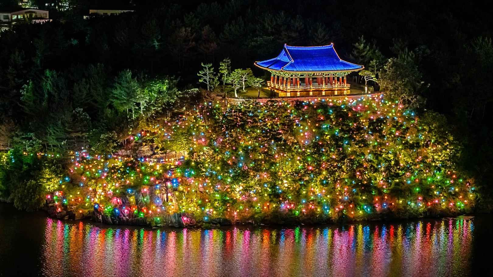 Gyeongju Hyeongsangang Lotus Lantern Festival
