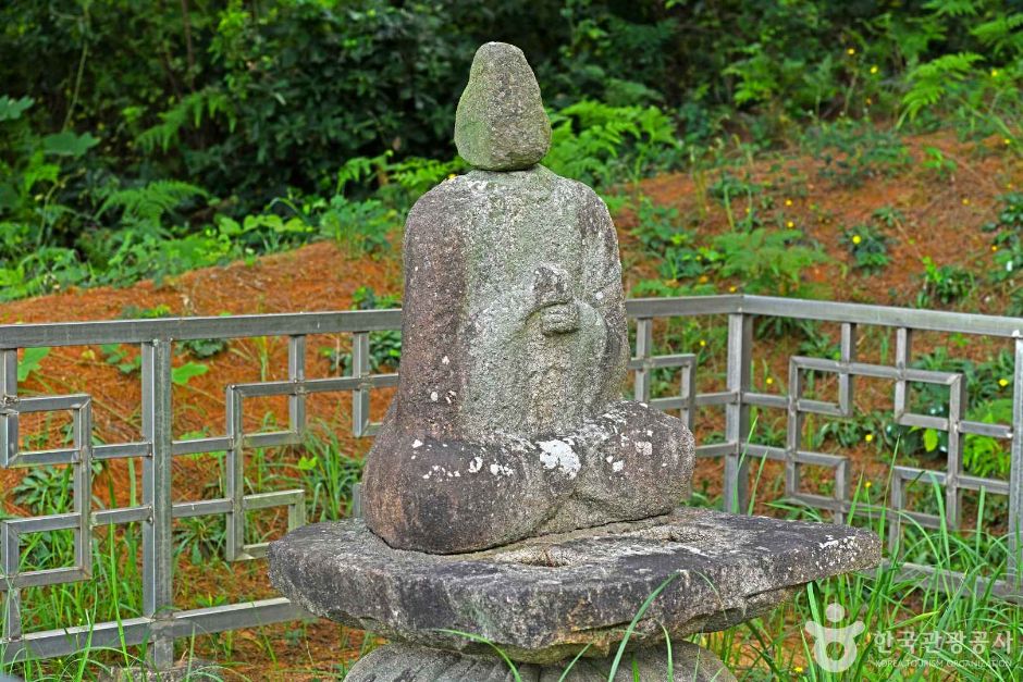 後池里塔洞石仏