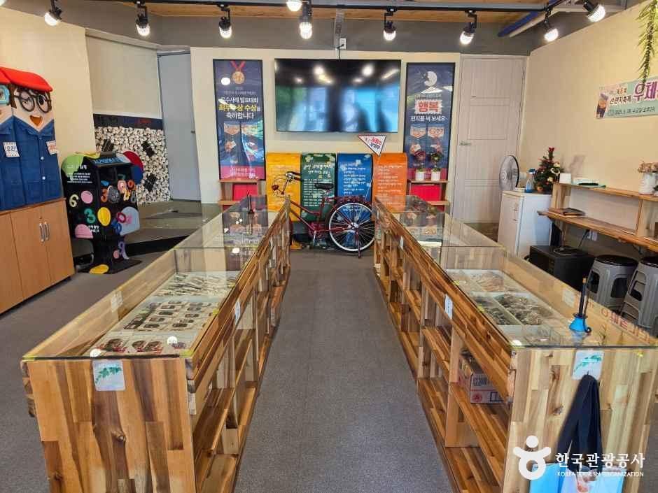 전북_군산_우체통거리 홍보관_내부_1.jpg