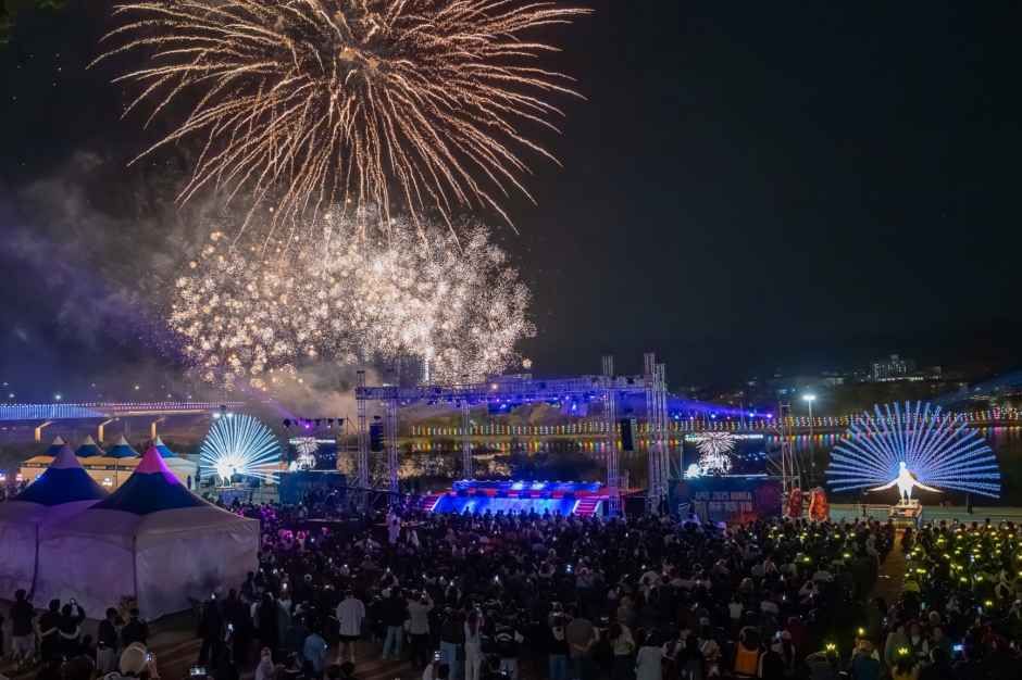 Gyeongju Hyeongsangang Lotus Lantern Festival
