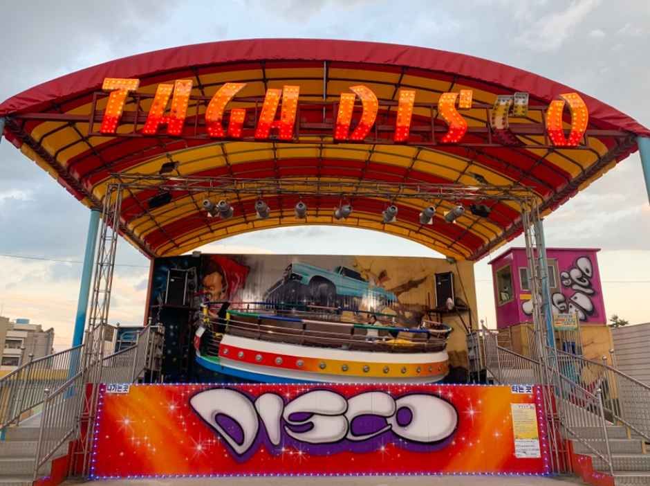 Taga Disco at Sapgyoho Amusement Park