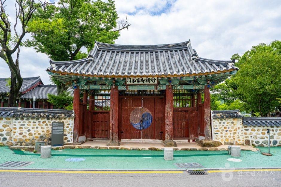 죽수절제아문 - 전남광주통합특별시 화순군 능주면 죽수길 73 관광 명소