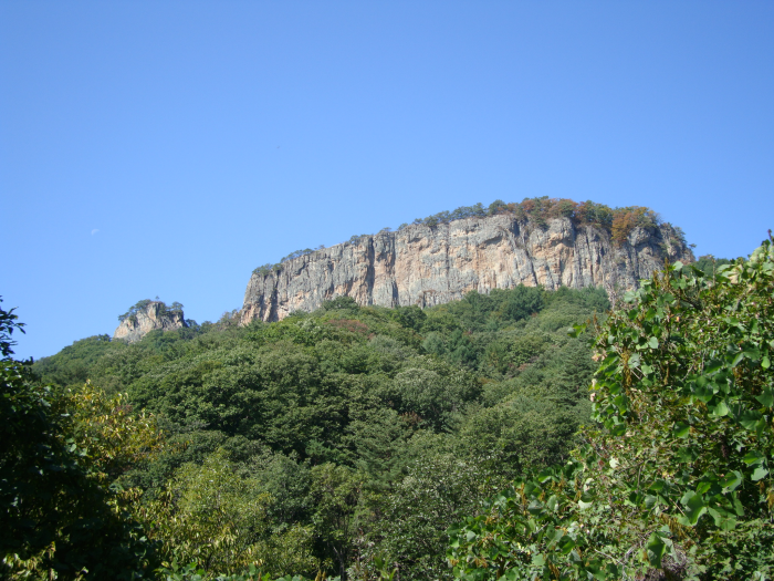 飛来岩（江原平和地域国家地質公園）