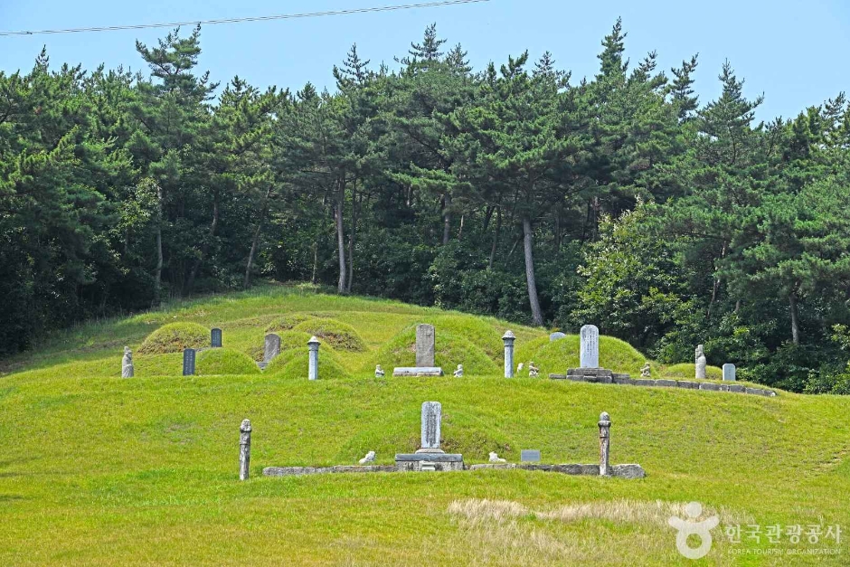 Tomb of Yi Ji-ham
