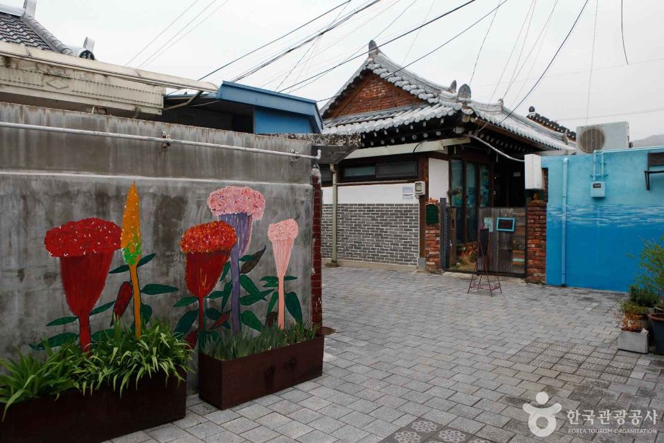 A mural in front of Seohak-dong Gallery, the icon of Seohak-dong Art Village