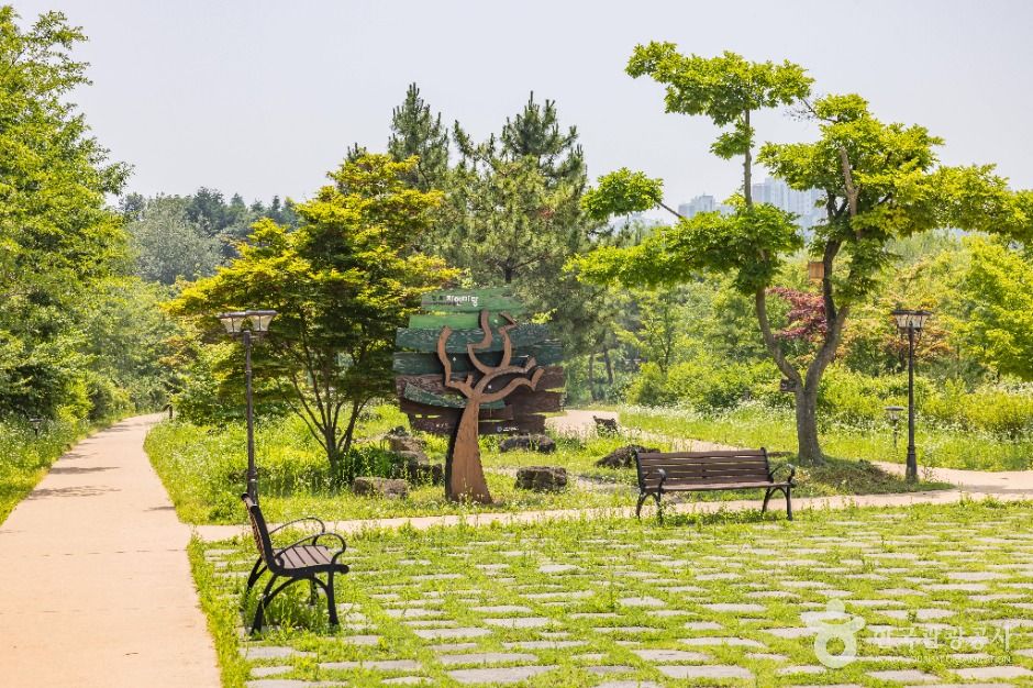 Yeonhui Nature Courtyard