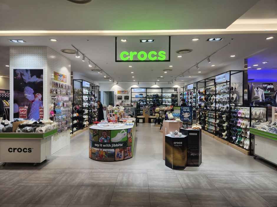 Crocs Mario Outlet Building 3 Branch
