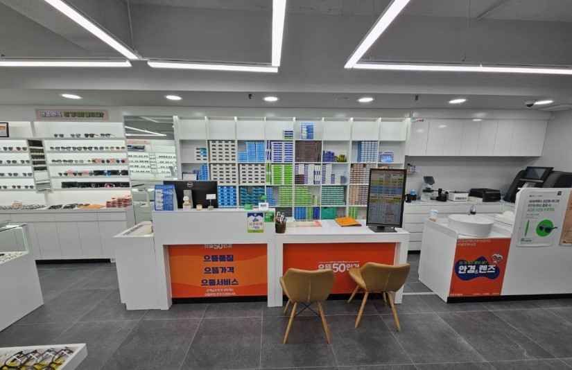 Top50 Glasses Gwacheon Branch[Tax Refund Shop](으뜸50안경 과천점)