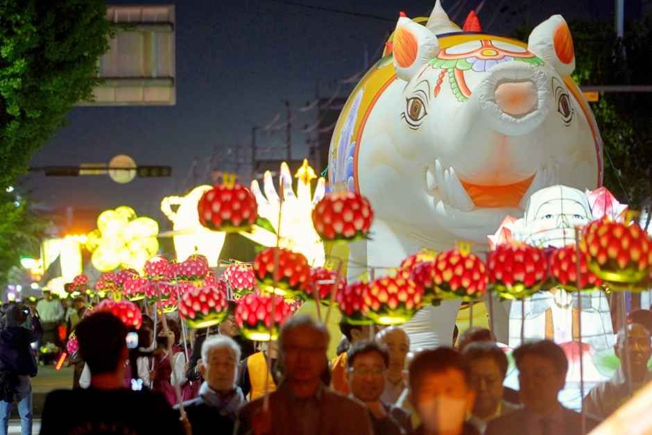 Gyeongju Hyeongsangang Lotus Lantern Festival
