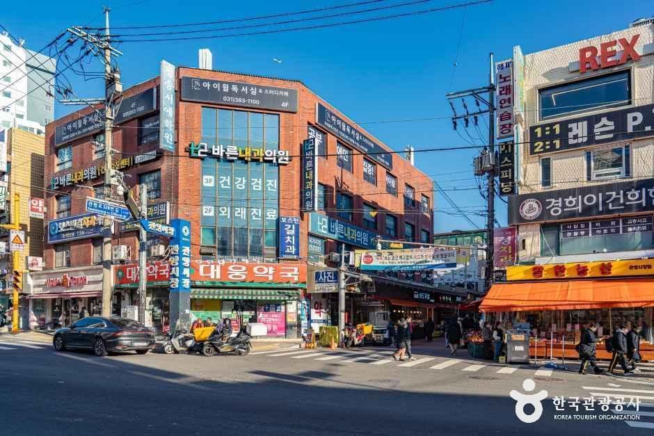 관양시장 - 경기도 안양시 동안구 관평로336번길 31 (관양동) 관광 명소