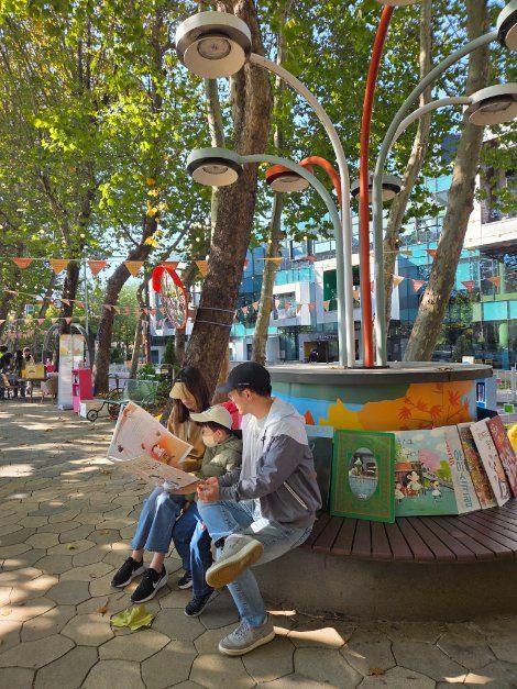 Yangjae Library Embracing Yangjae Stream: A Picture Book Journey Along the Waterway