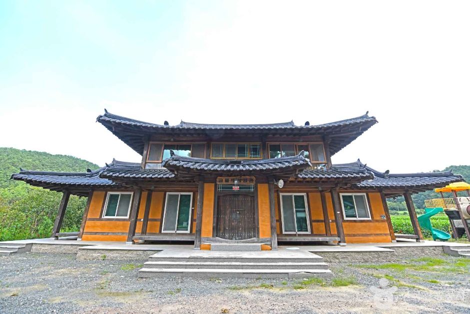 錦草村